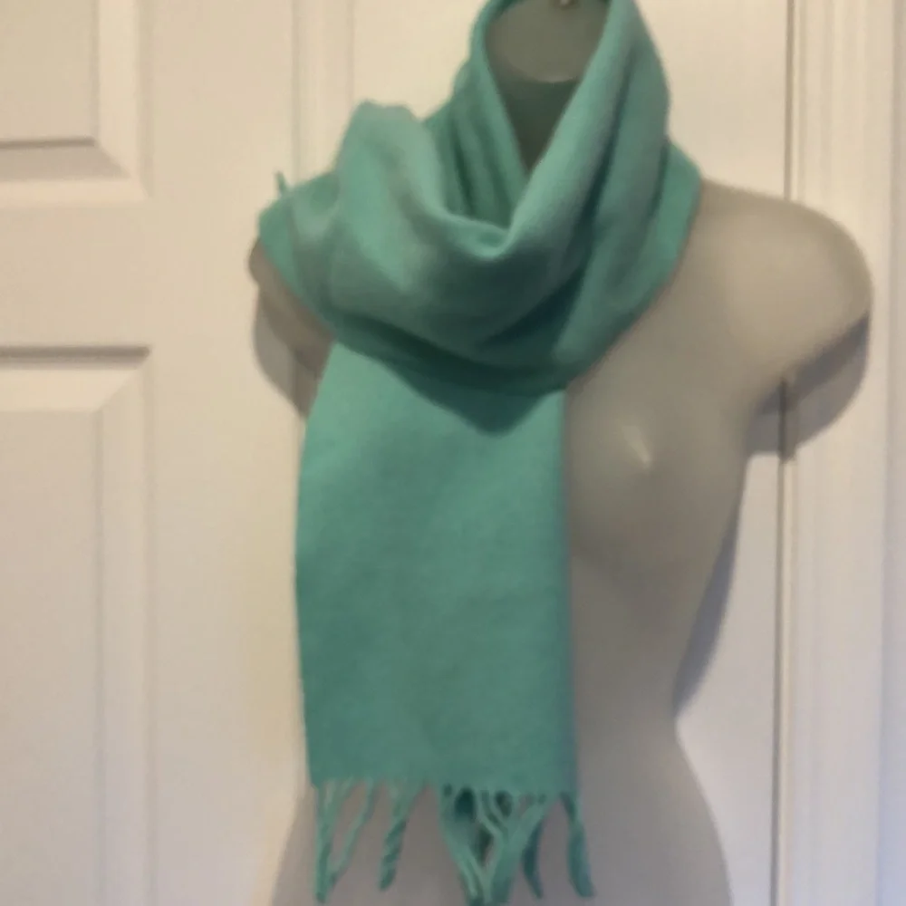 Very stylish oblong scarf Lambswool turquoise color Fringed